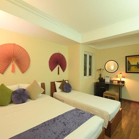 Holiday Lakeview Hotel Hanoi Buitenkant foto