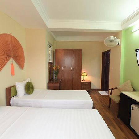 Holiday Lakeview Hotel Hanoi Buitenkant foto