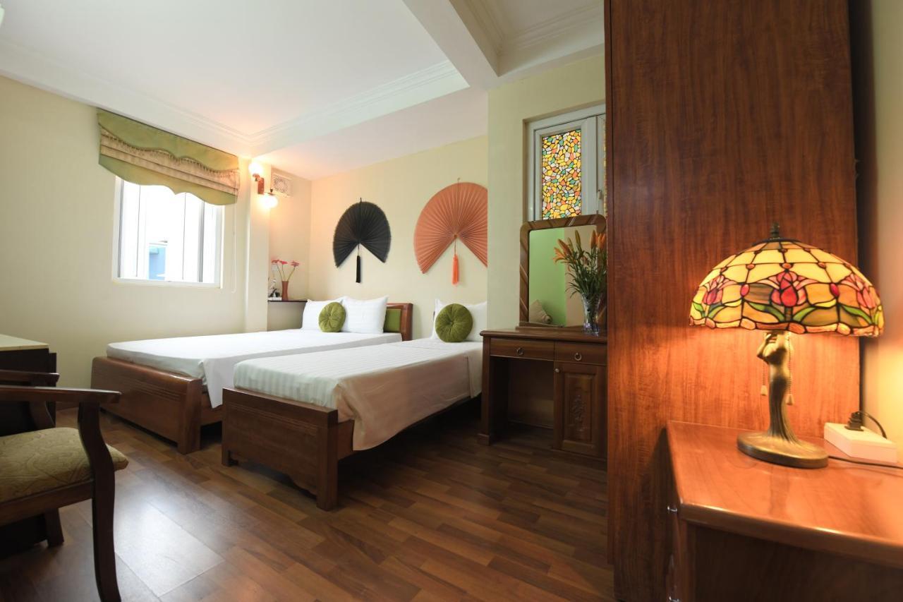 Holiday Lakeview Hotel Hanoi Buitenkant foto