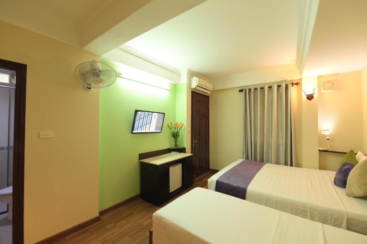 Holiday Lakeview Hotel Hanoi Buitenkant foto