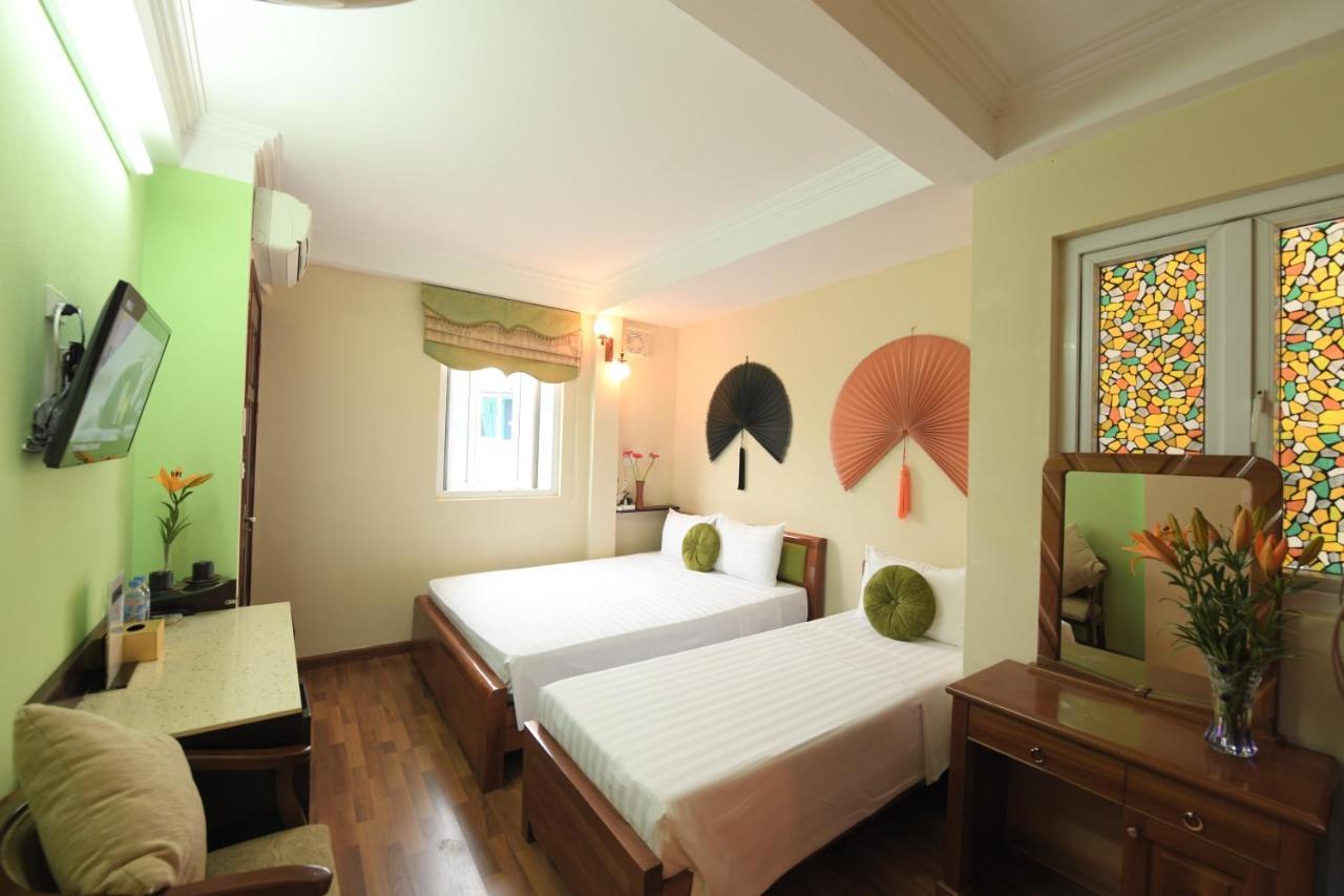 Holiday Lakeview Hotel Hanoi Buitenkant foto