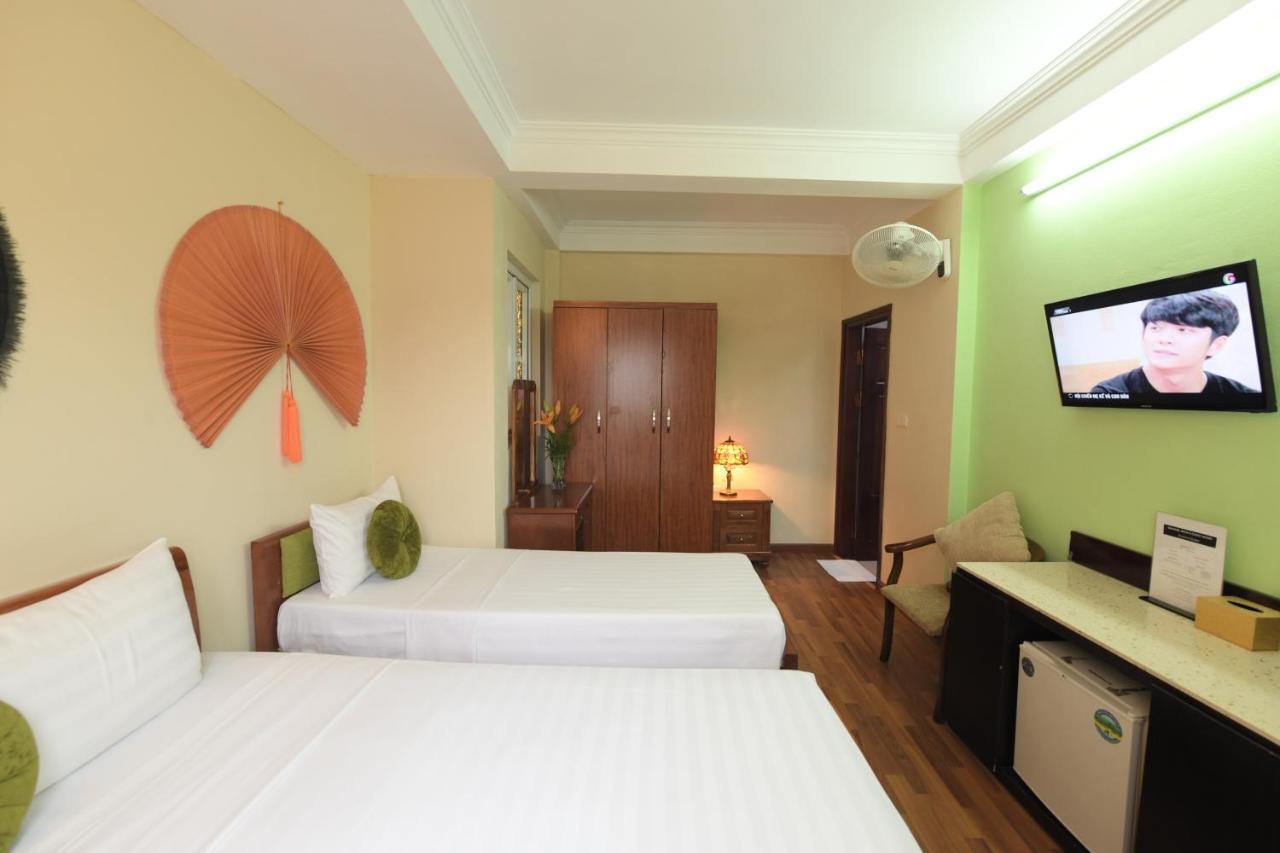 Holiday Lakeview Hotel Hanoi Buitenkant foto