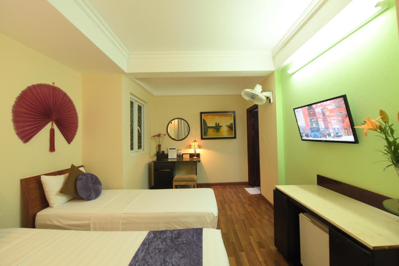 Holiday Lakeview Hotel Hanoi Buitenkant foto