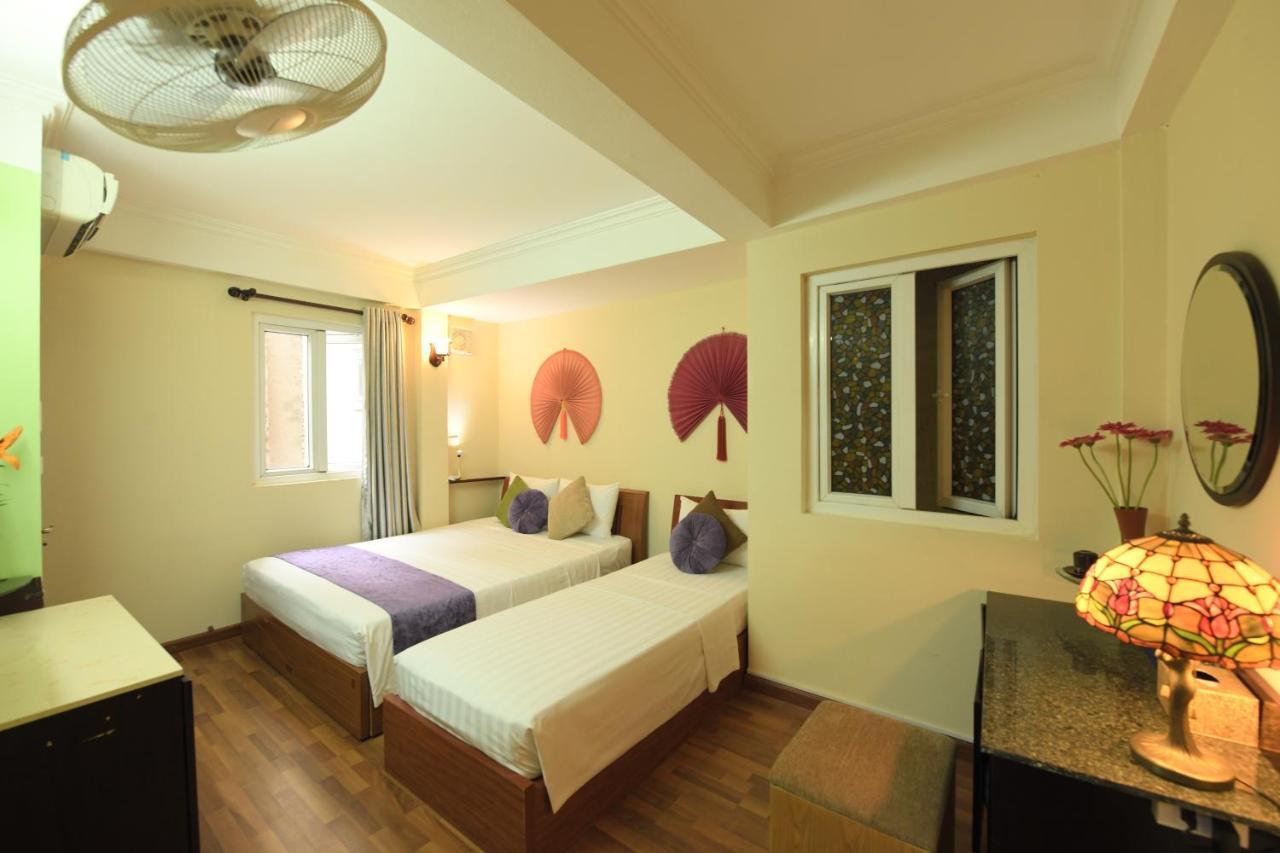 Holiday Lakeview Hotel Hanoi Buitenkant foto
