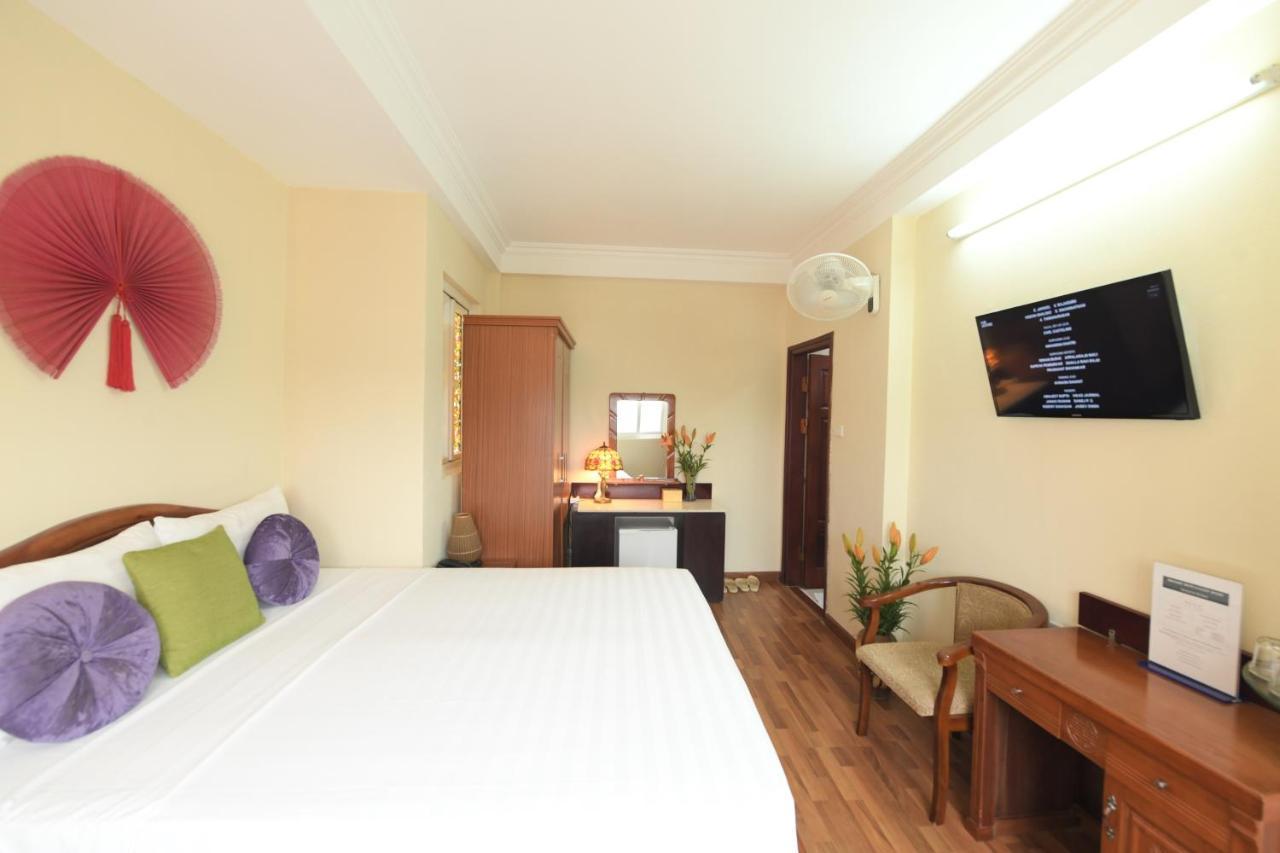 Holiday Lakeview Hotel Hanoi Buitenkant foto
